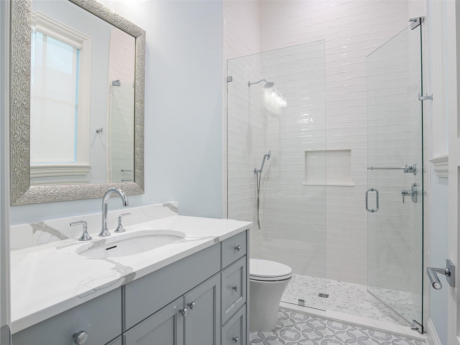 O6420326 Property Photo