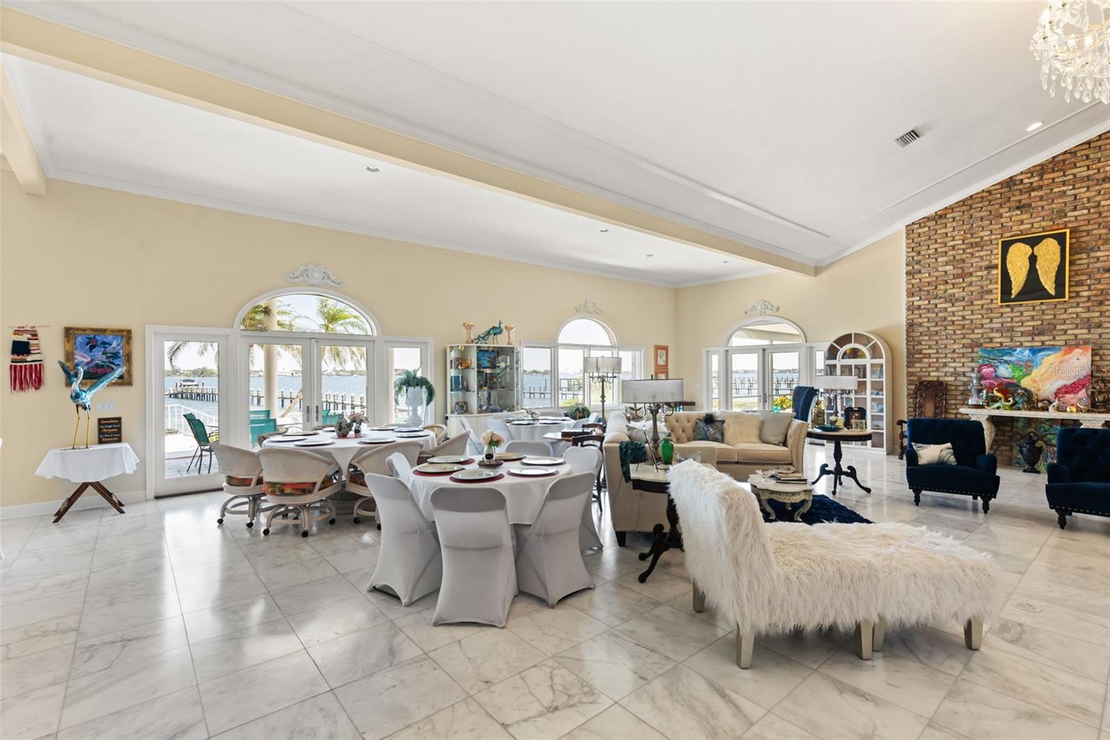 A4698309 Property Photo