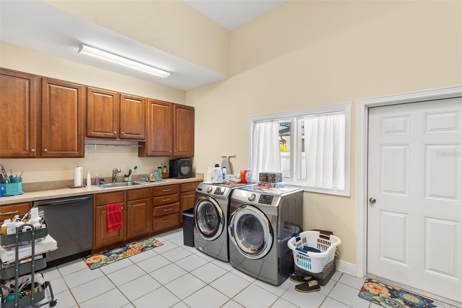 A4698309 Property Photo