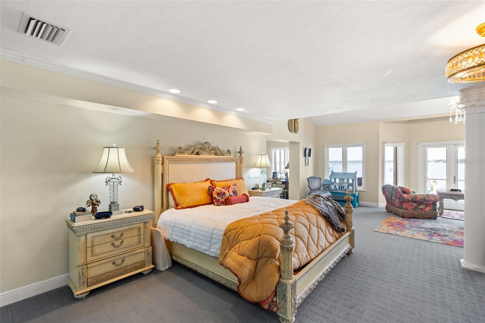 A4698309 Property Photo