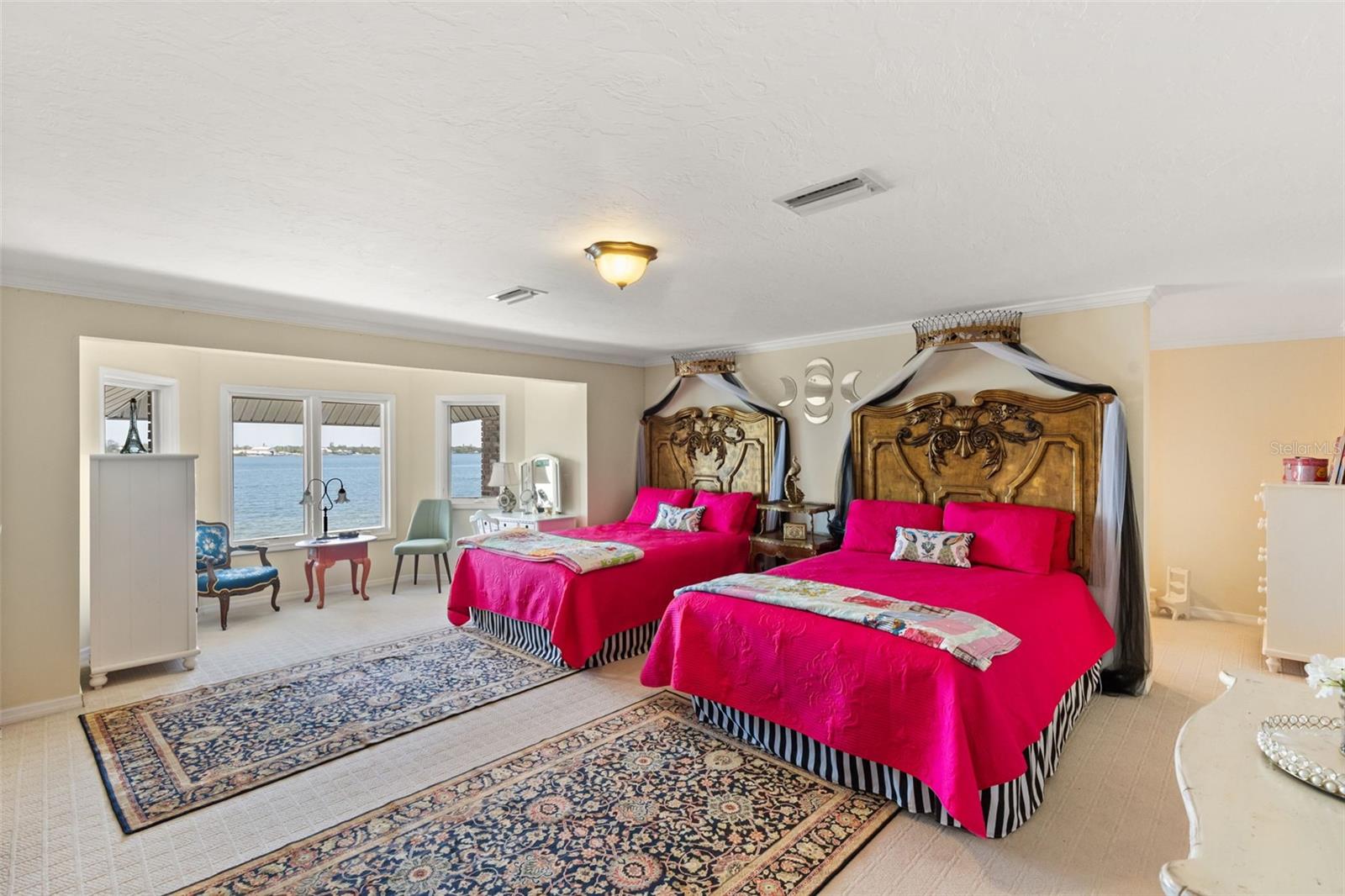 A4698309 Property Photo