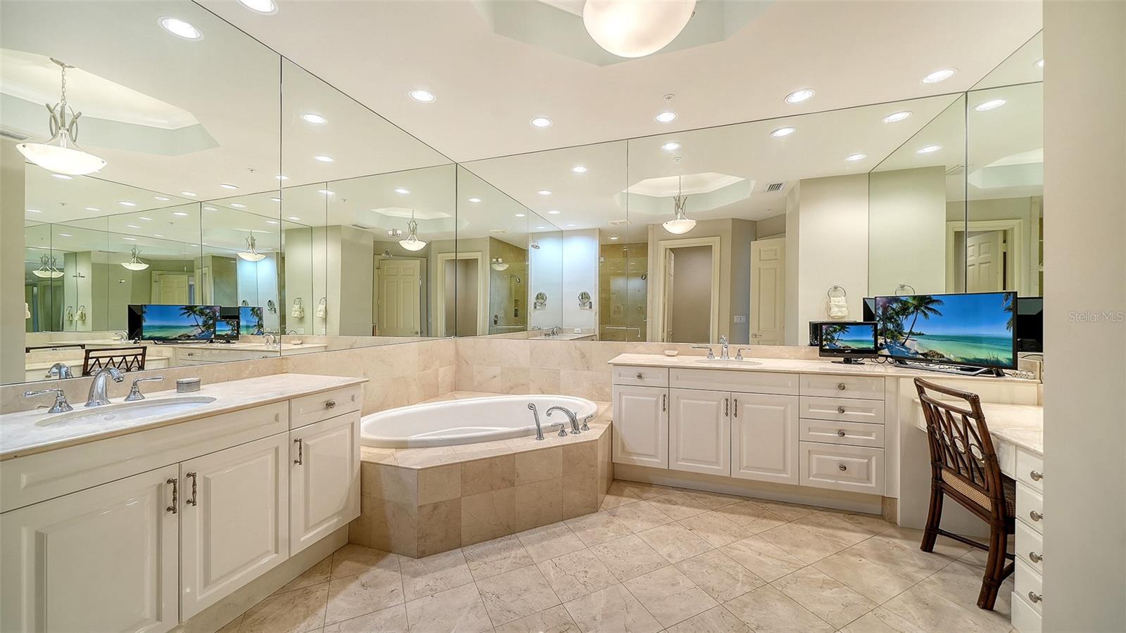 A4698333 Property Photo