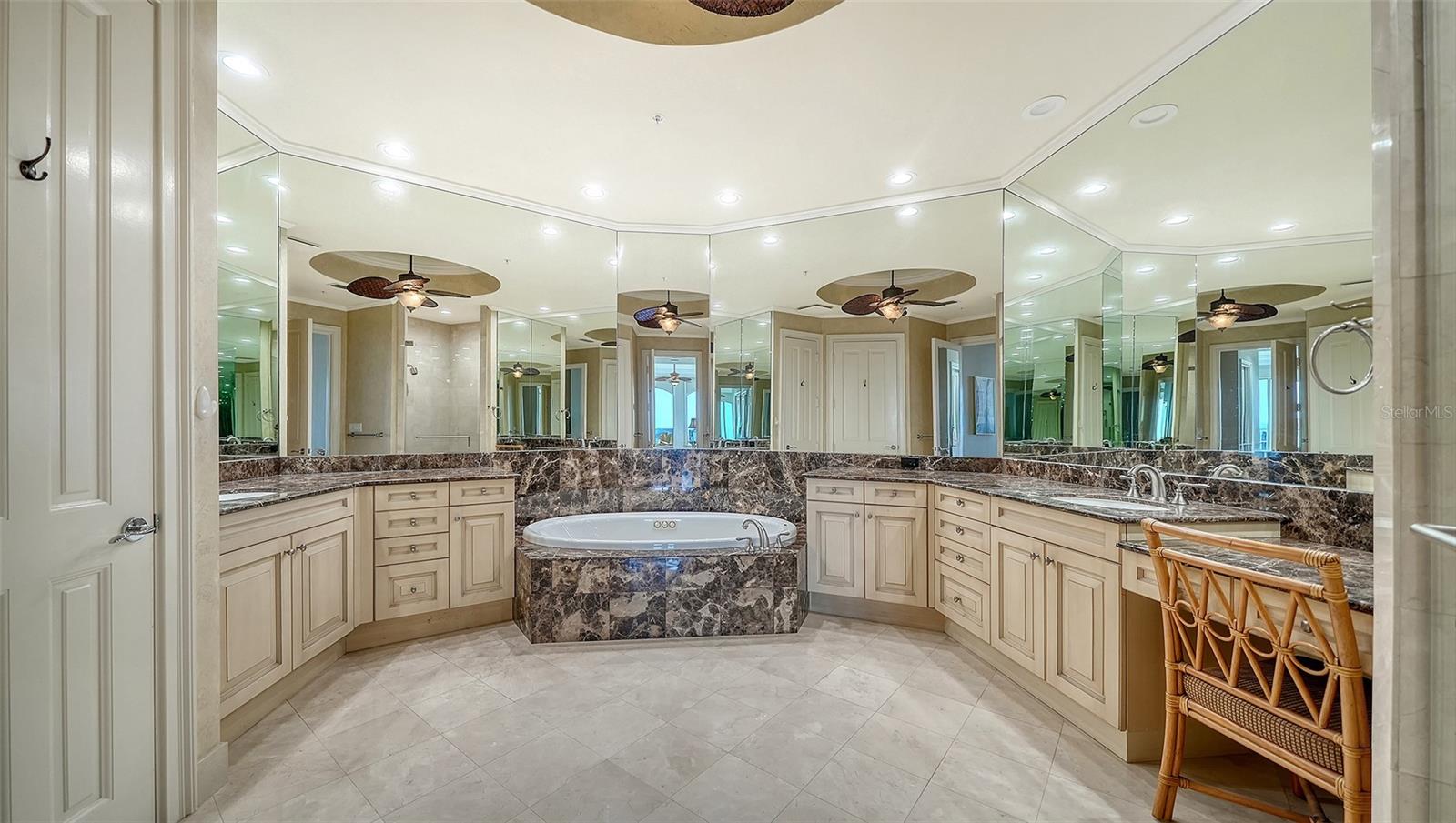 A4698333 Property Photo