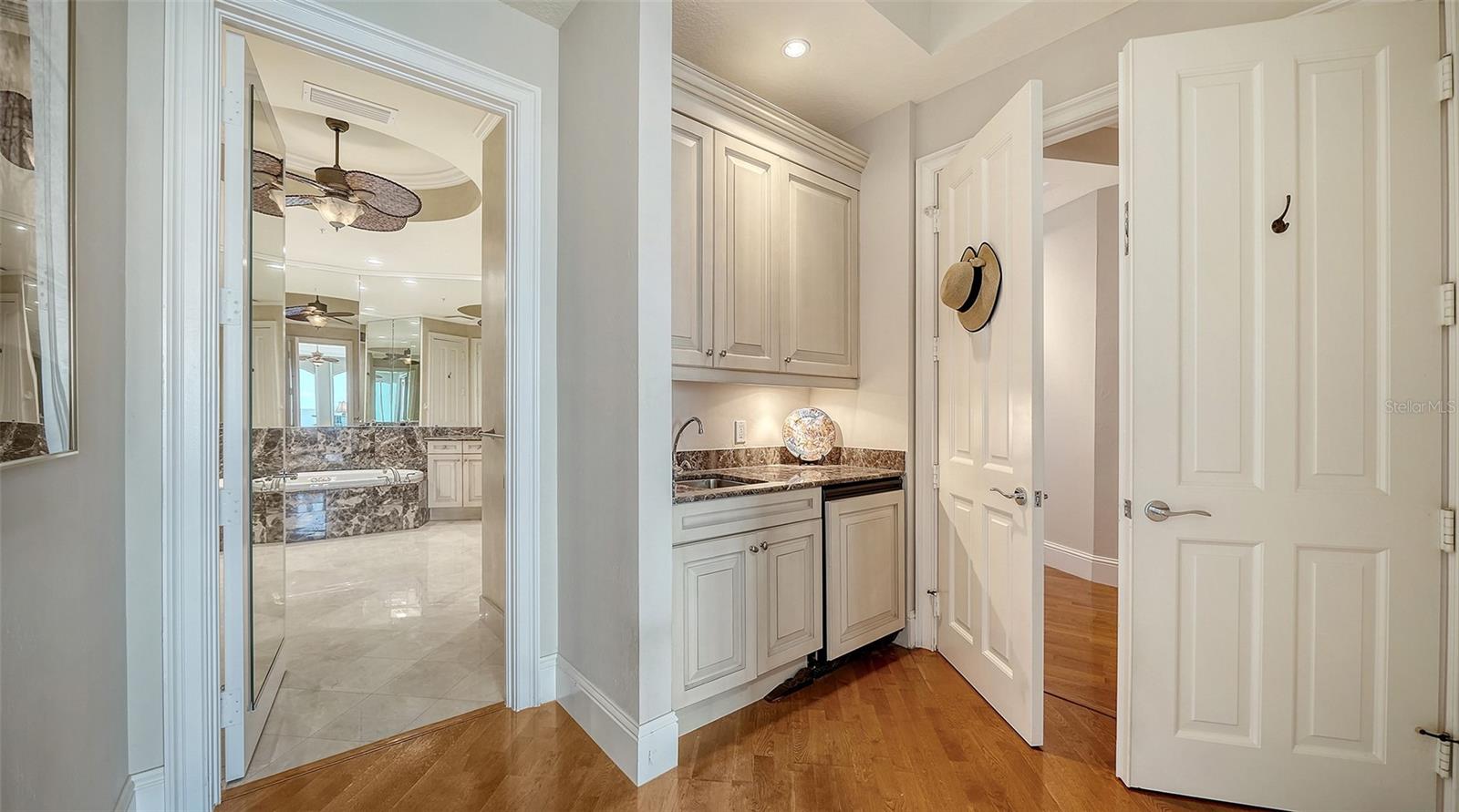 A4698333 Property Photo