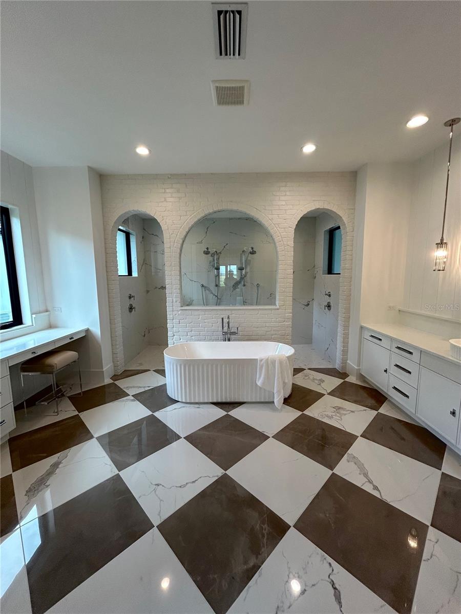 A4698383 Property Photo