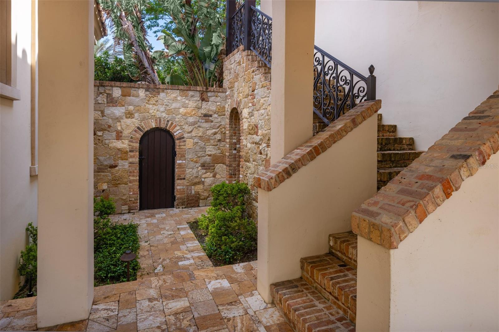 O6421205 Property Photo