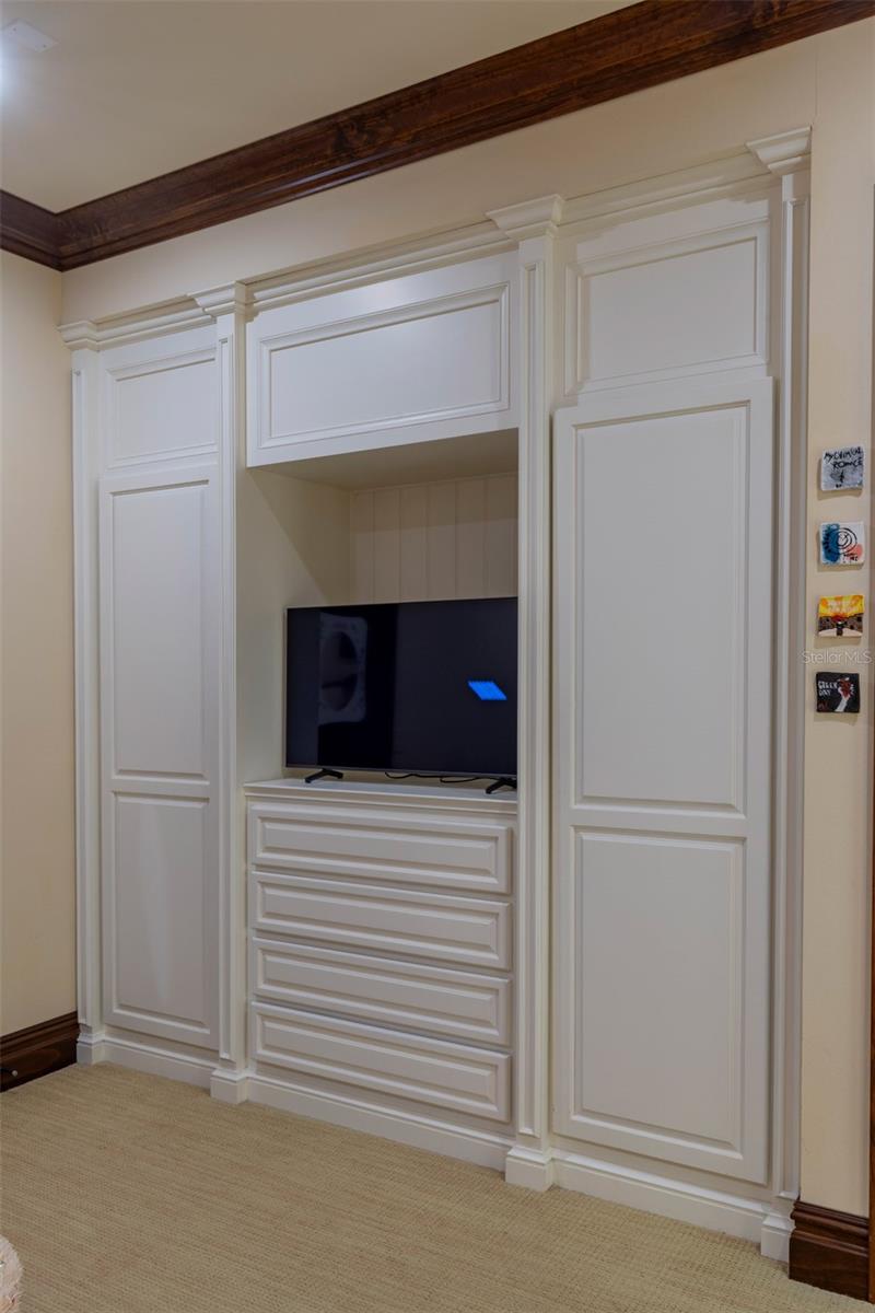 O6421205 Property Photo
