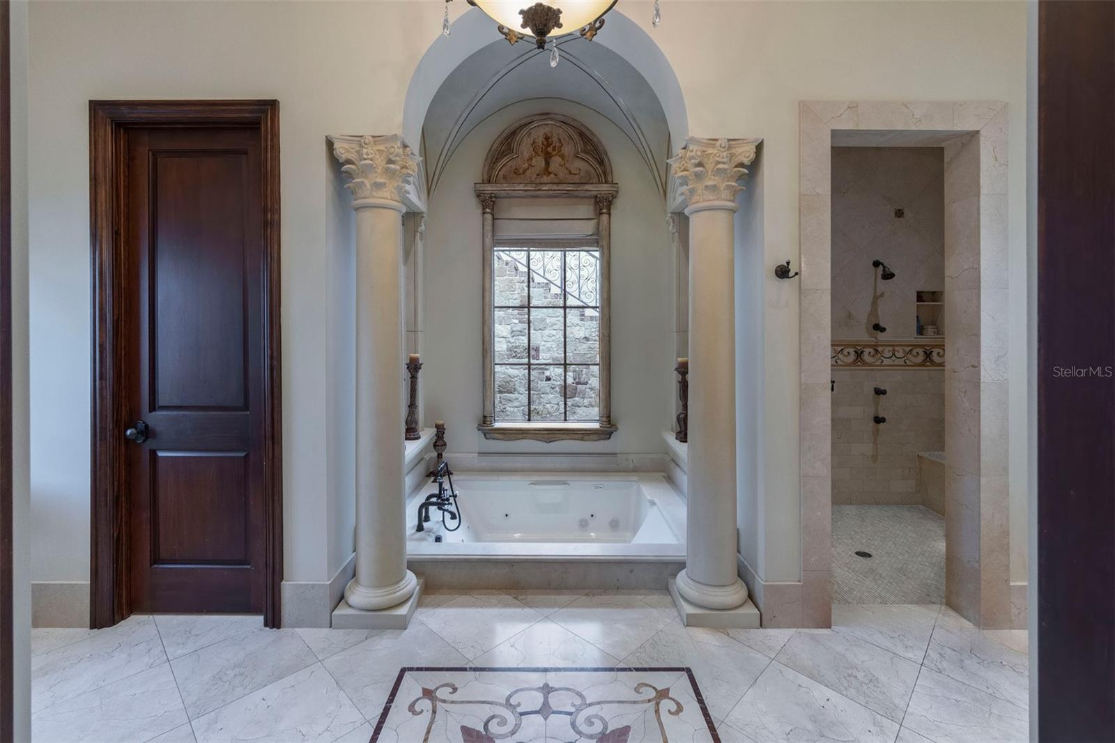 O6421205 Property Photo