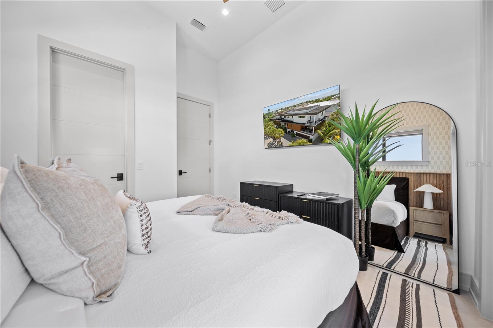 A4698723 Property Photo