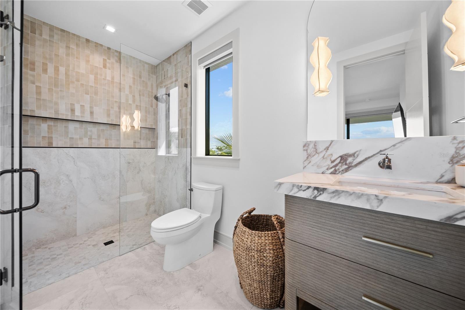 A4698723 Property Photo