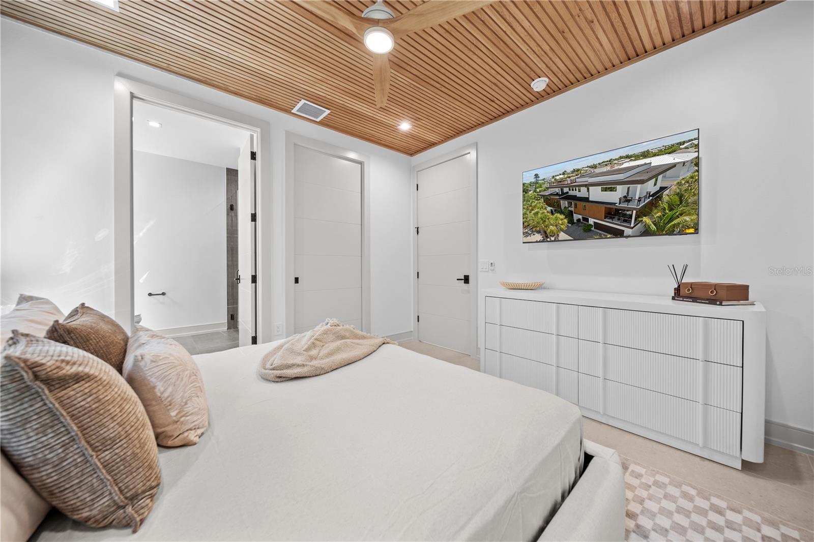 A4698723 Property Photo