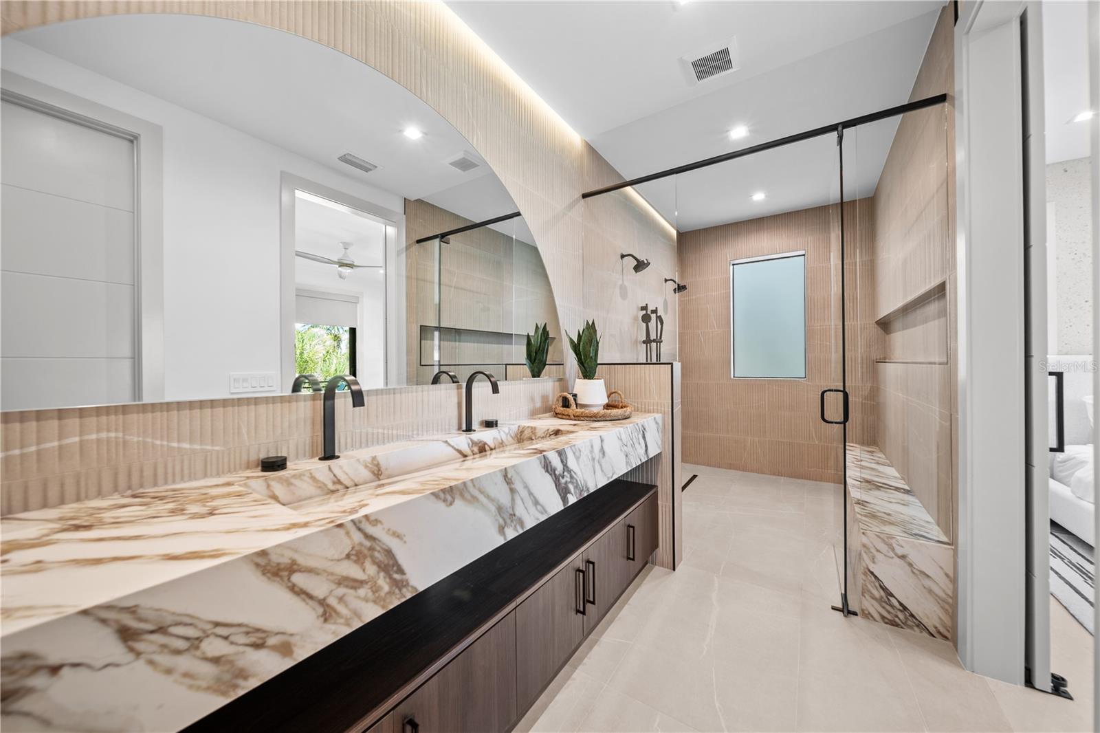 A4698723 Property Photo