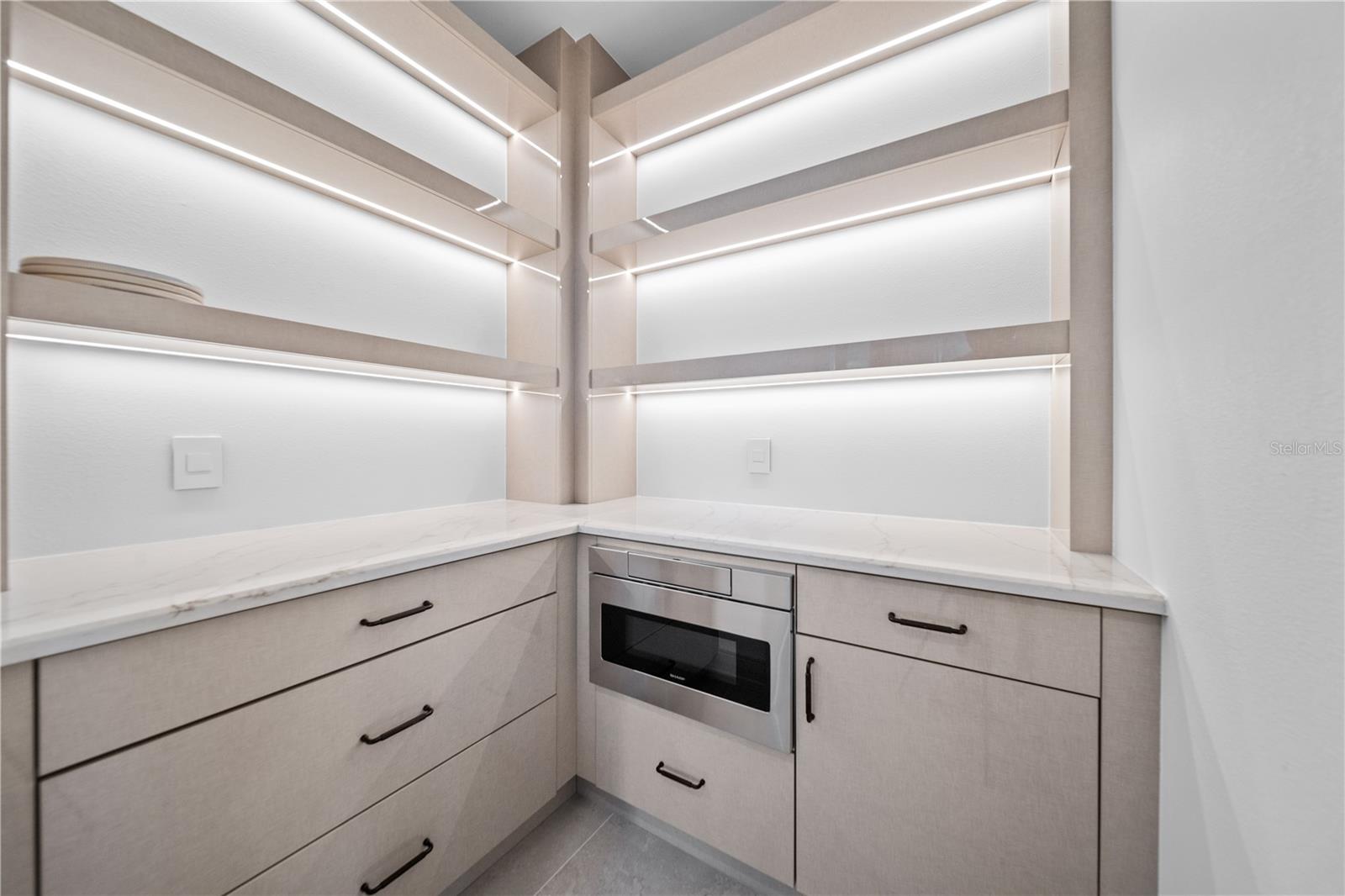 A4698723 Property Photo