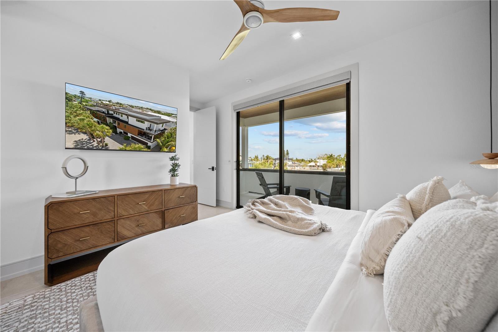 A4698723 Property Photo