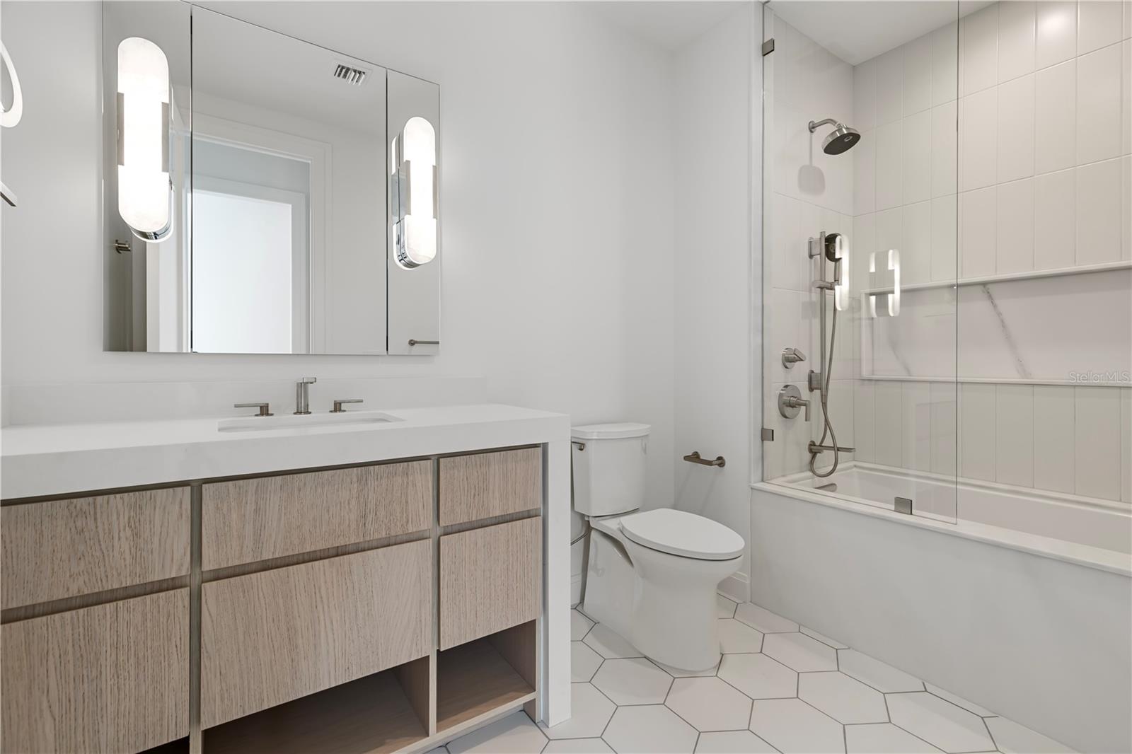 O6421879 Property Photo
