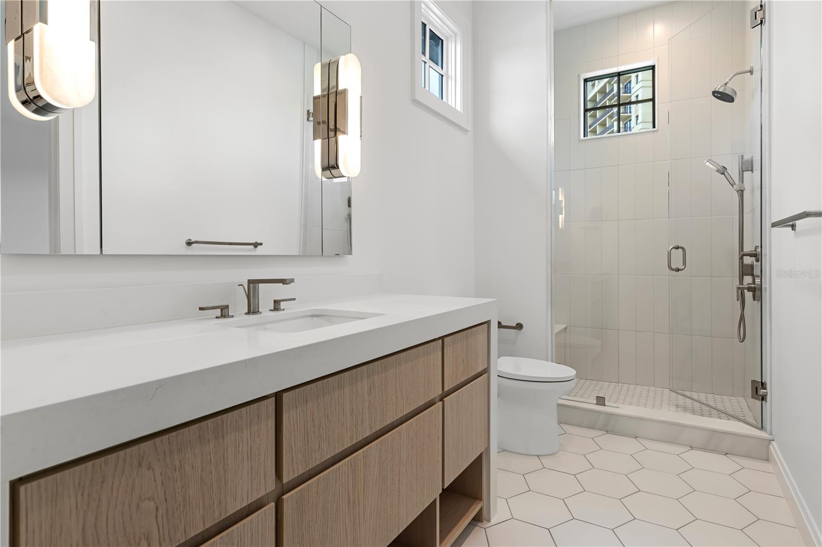 O6421879 Property Photo