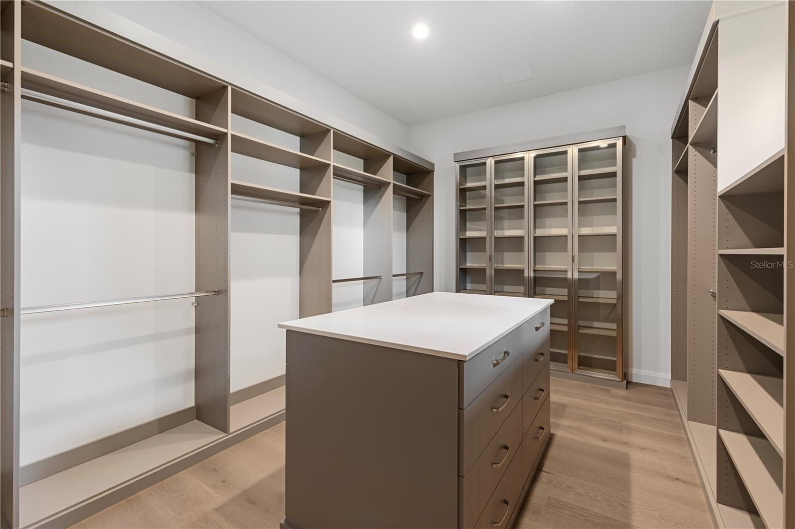 O6421879 Property Photo