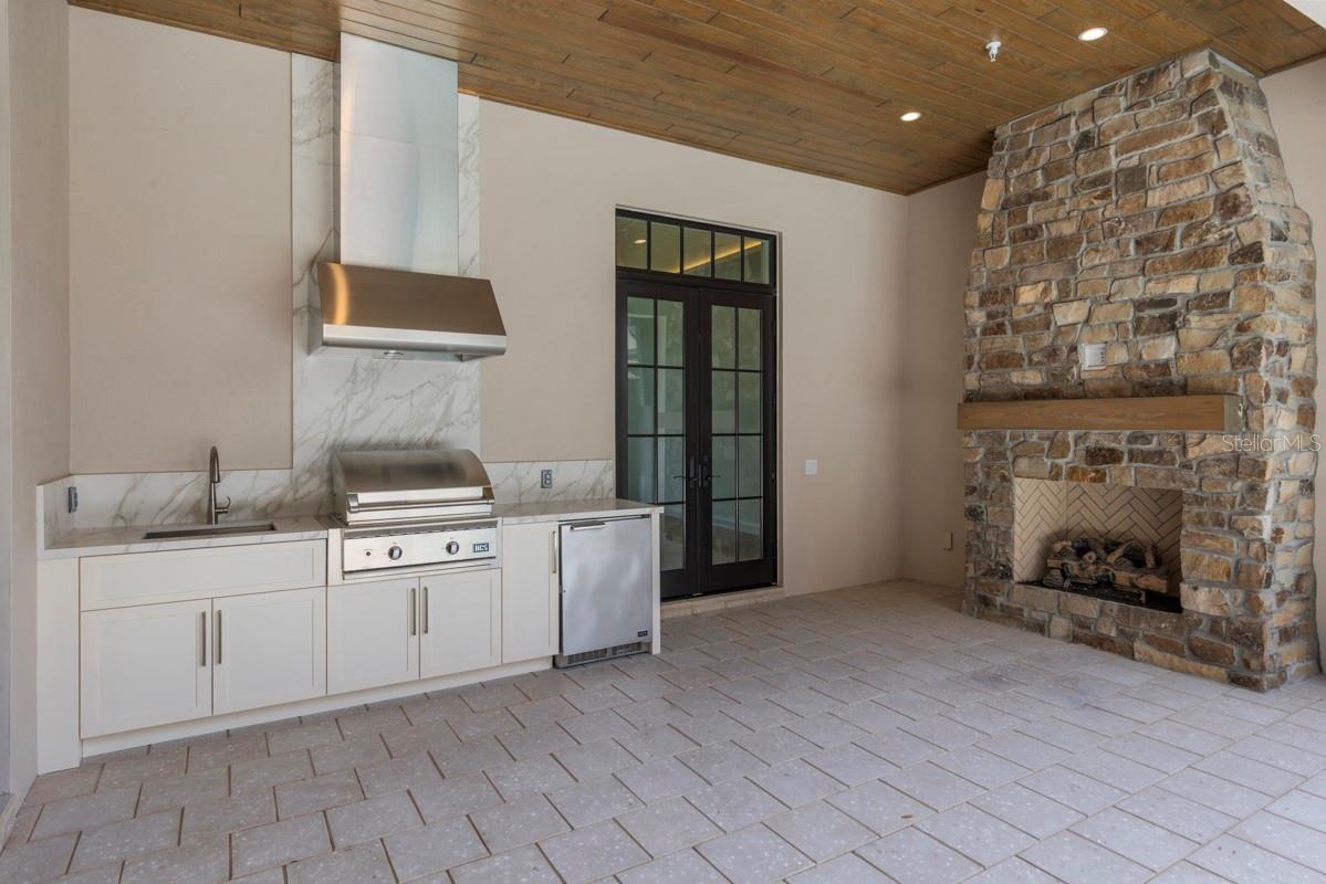 O6421879 Property Photo