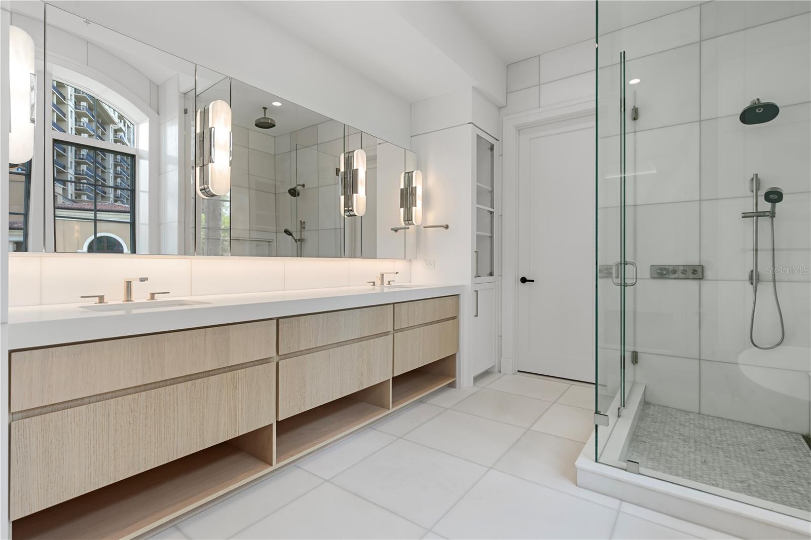 O6421879 Property Photo