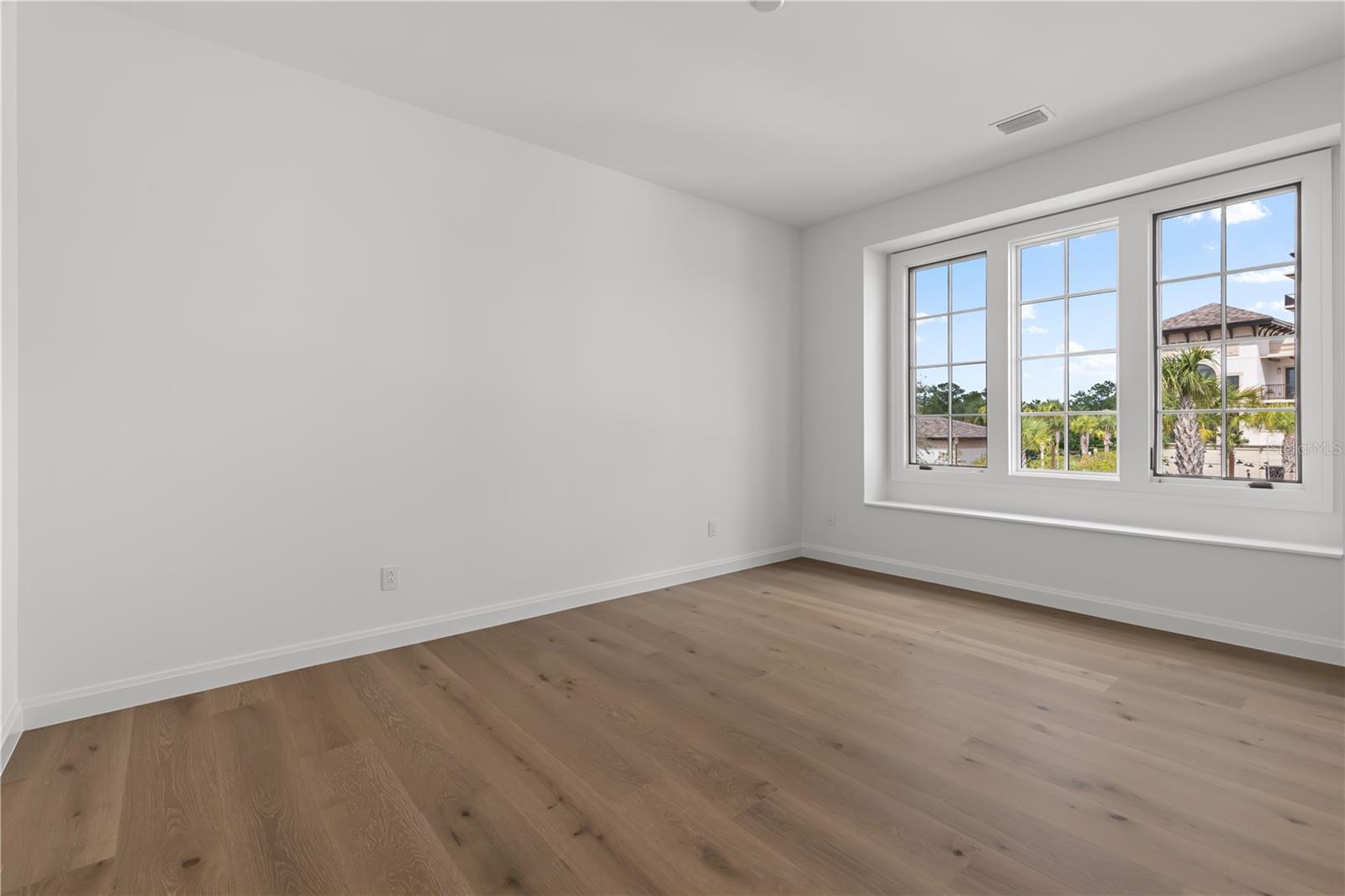 O6421879 Property Photo