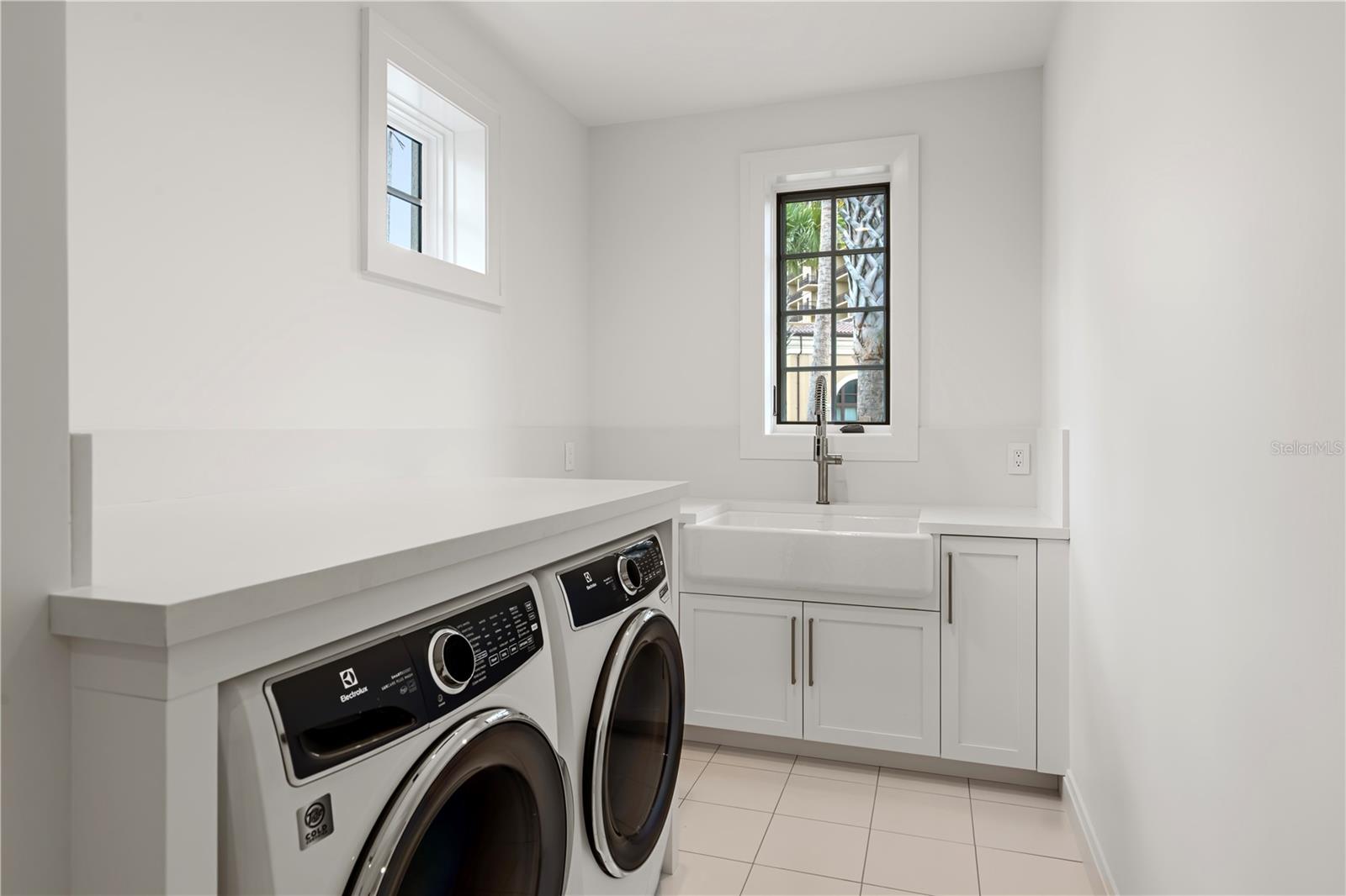 O6421879 Property Photo