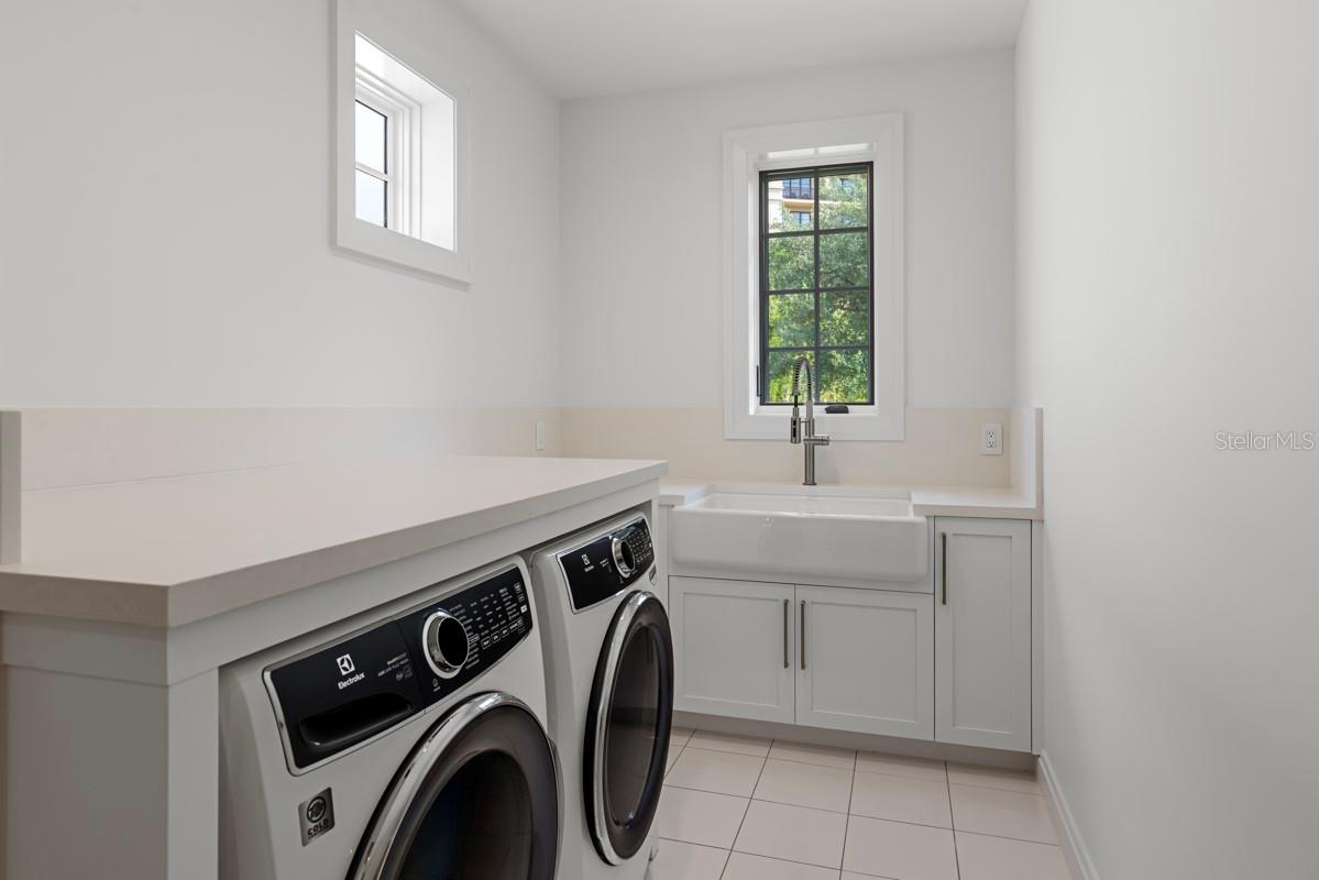 O6421885 Property Photo