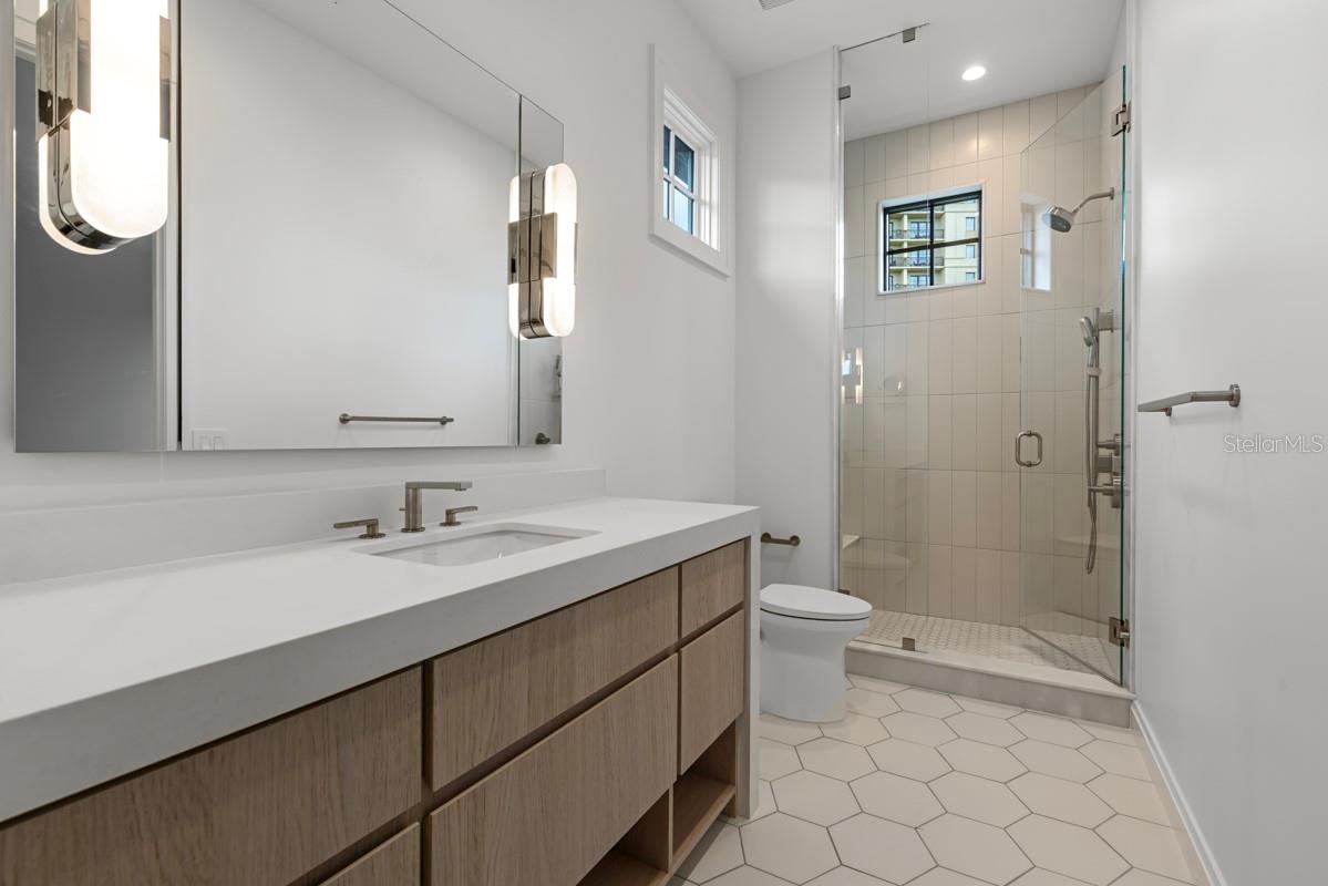 O6421885 Property Photo