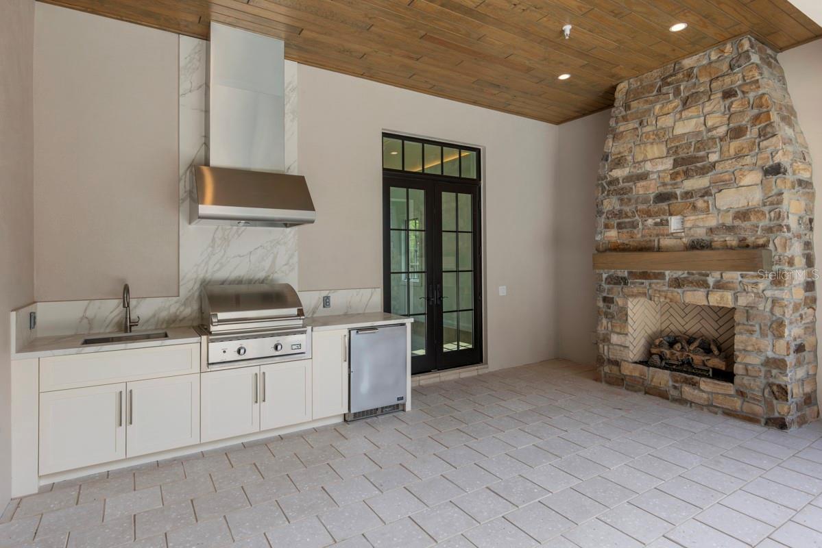 O6421885 Property Photo