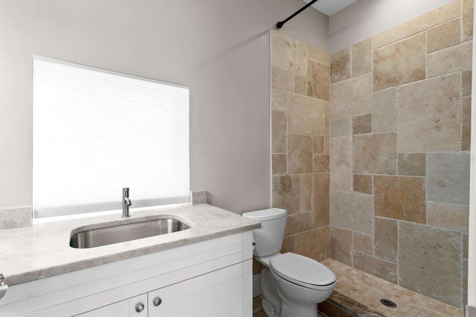 TB8525711 Property Photo