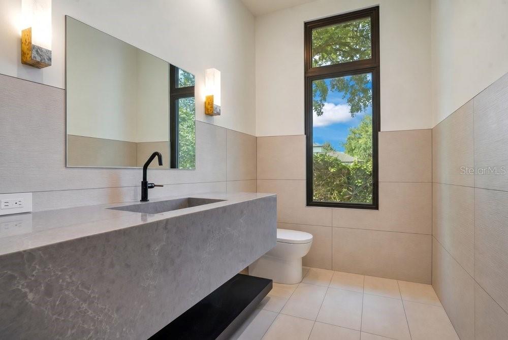 O6422852 Property Photo