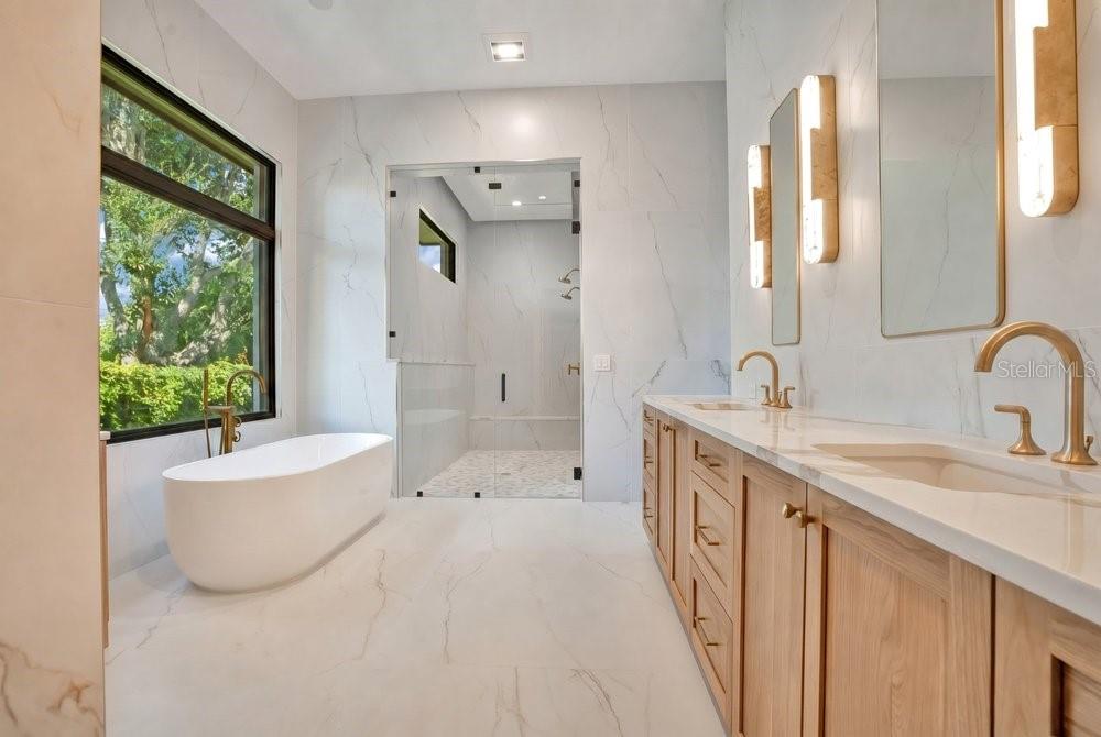 O6422852 Property Photo