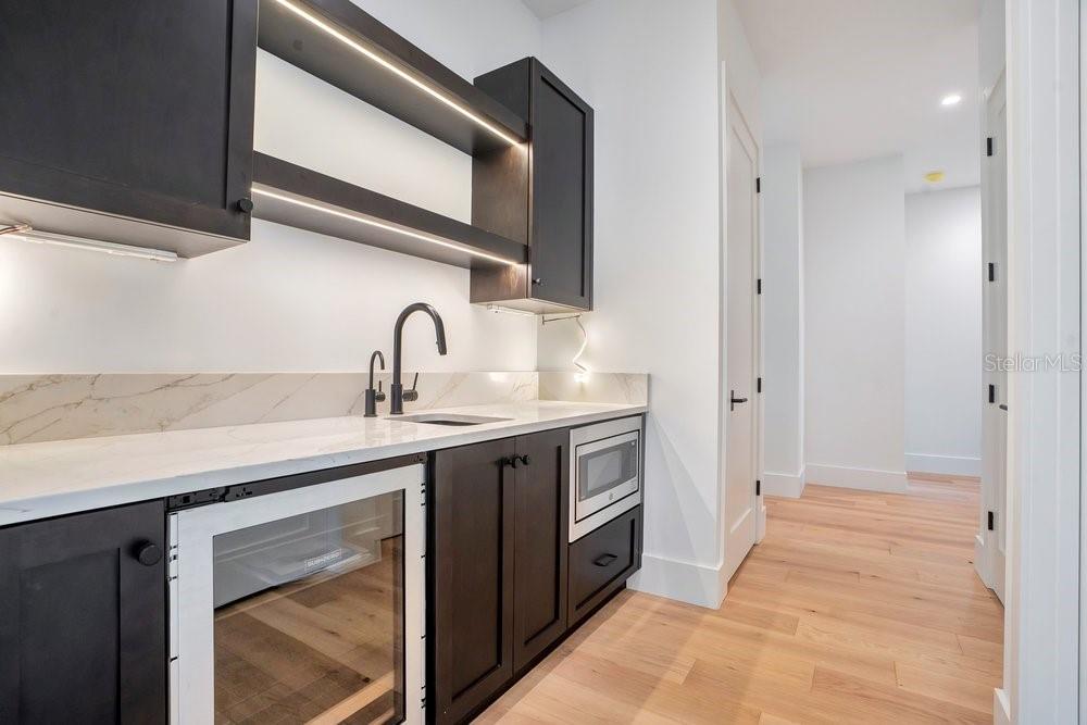 O6422852 Property Photo