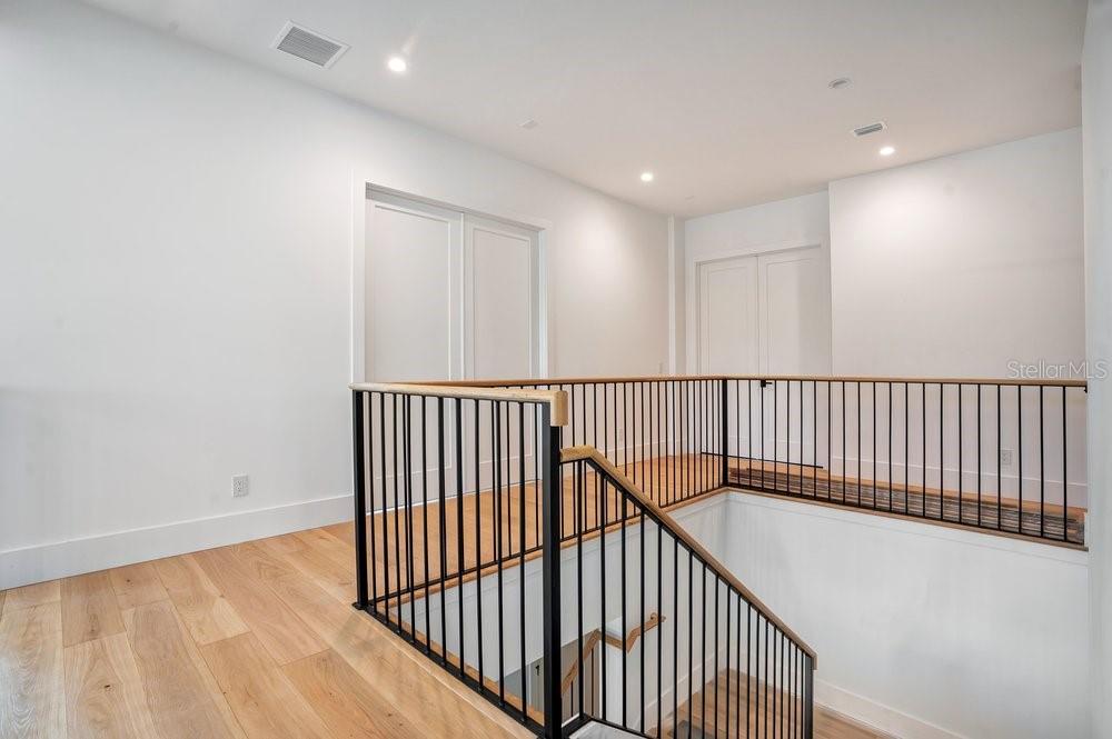O6422852 Property Photo