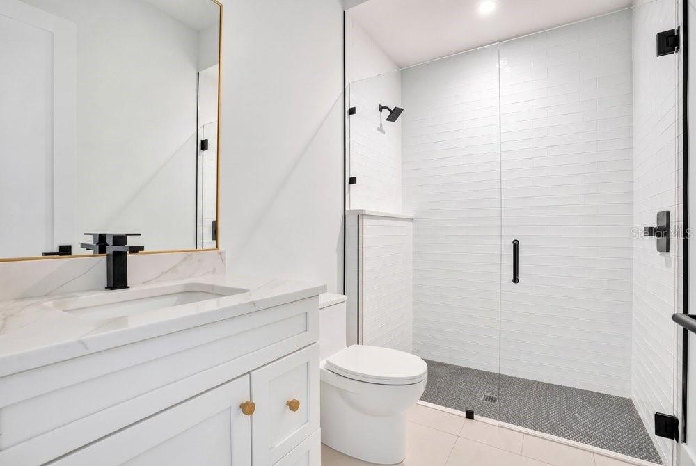 O6422852 Property Photo