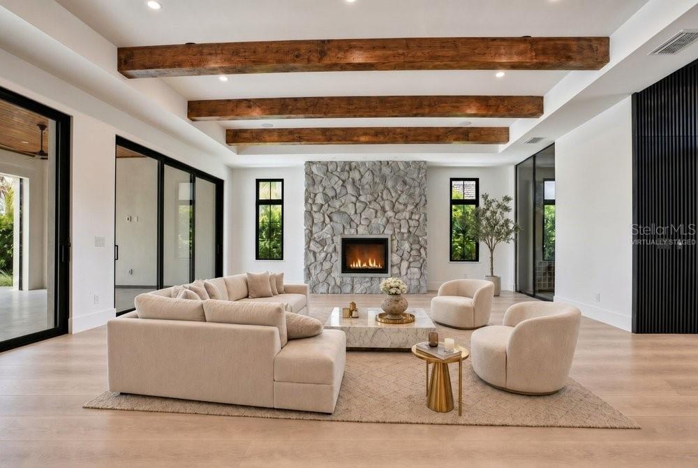 O6422852 Property Photo
