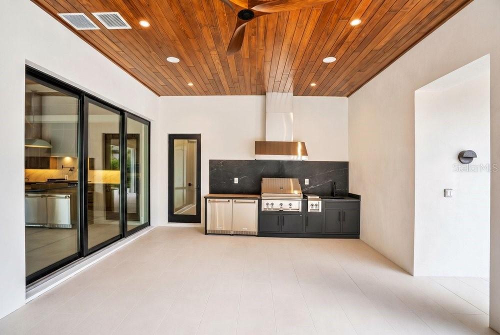 O6422852 Property Photo