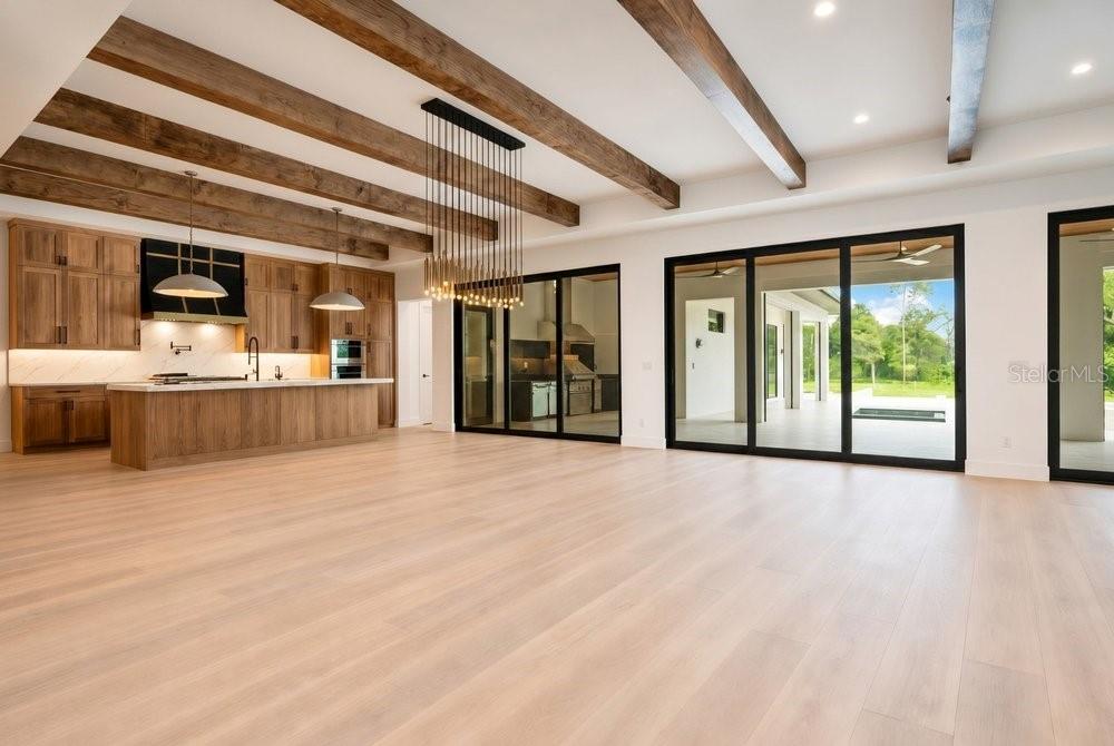 O6422852 Property Photo