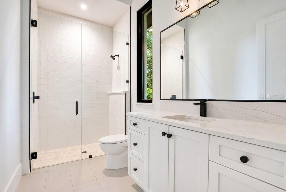 O6422852 Property Photo