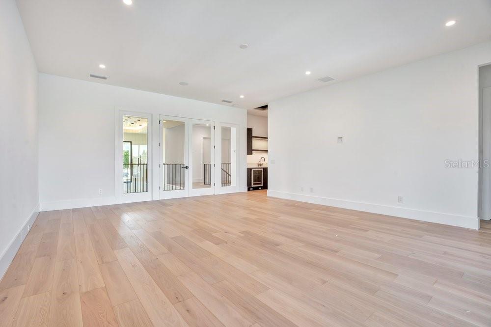 O6422852 Property Photo