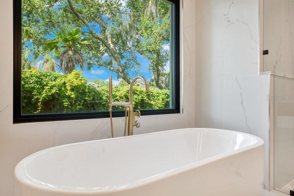 O6422852 Property Photo