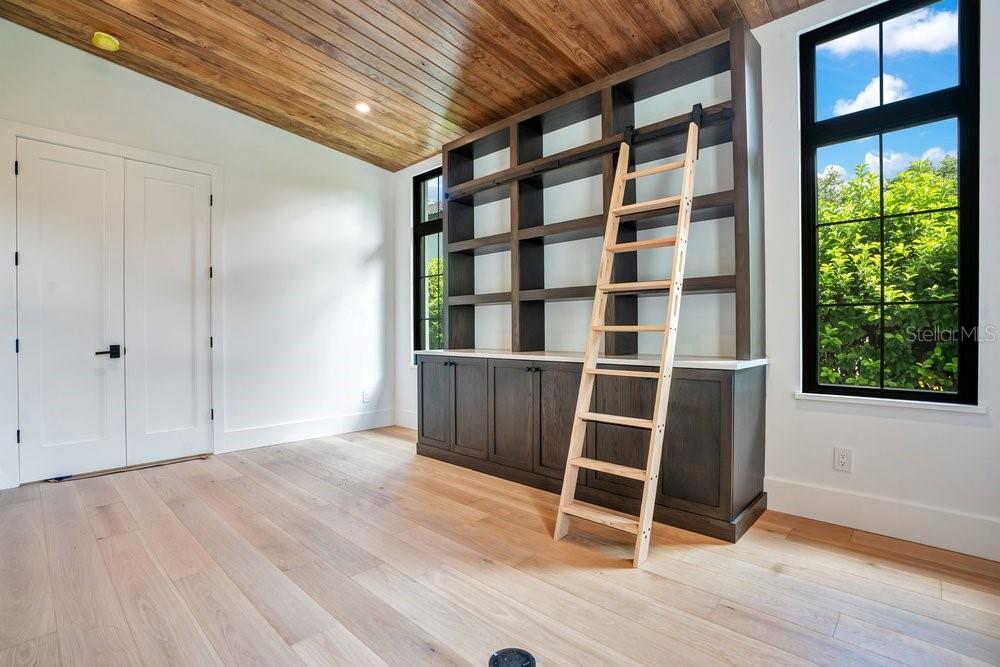 O6422852 Property Photo