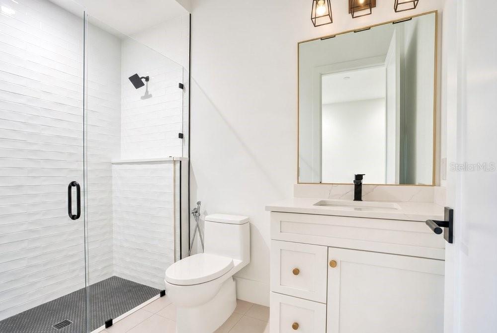 O6422852 Property Photo