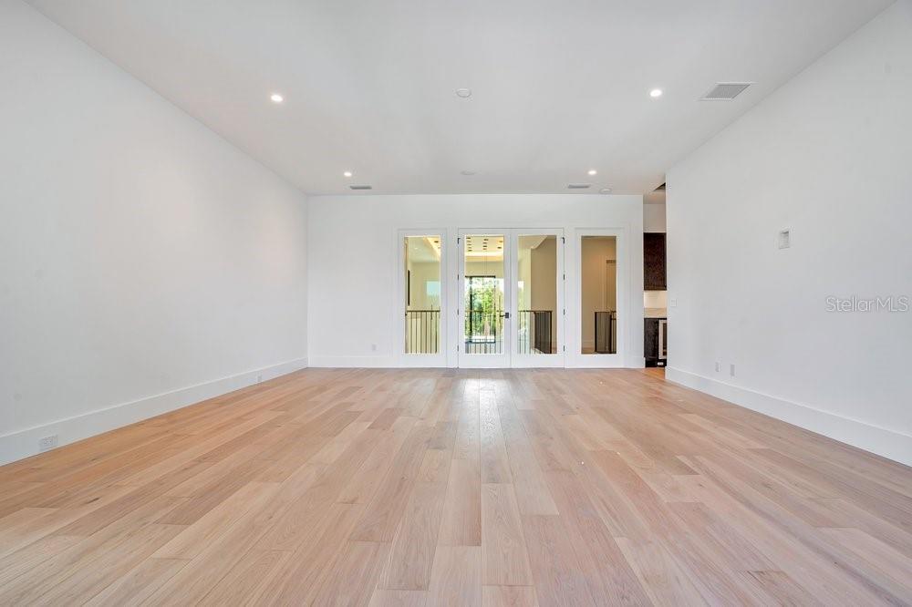 O6422852 Property Photo