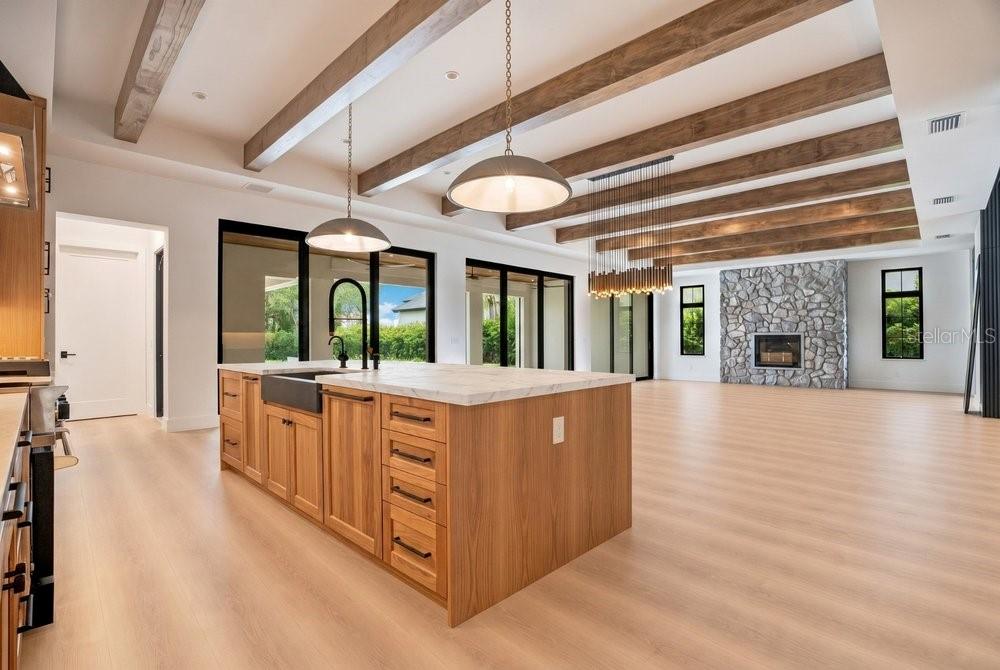 O6422852 Property Photo