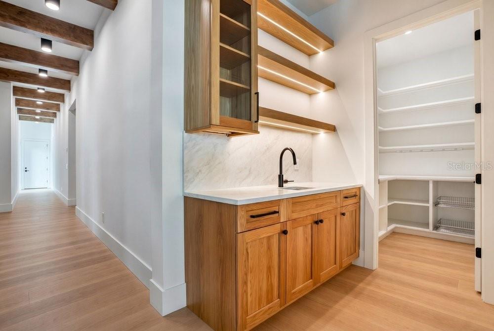 O6422852 Property Photo