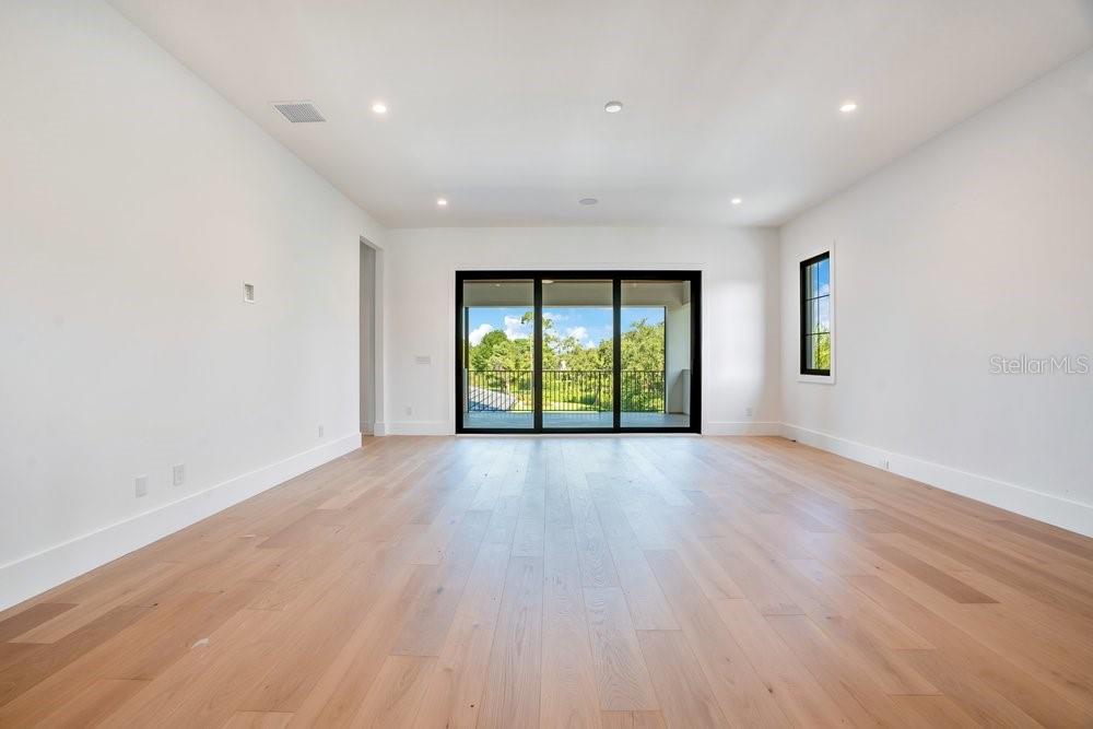 O6422852 Property Photo