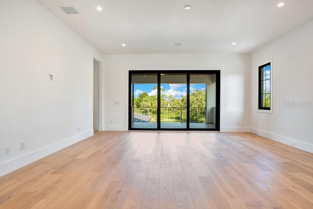 O6422852 Property Photo
