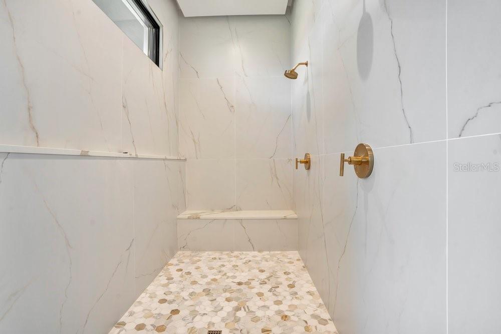 O6422852 Property Photo