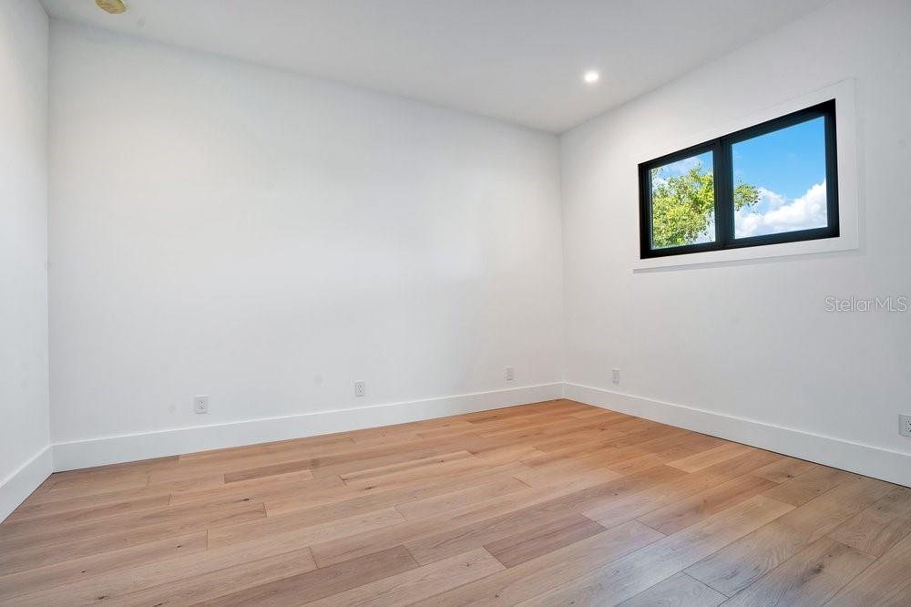 O6422852 Property Photo