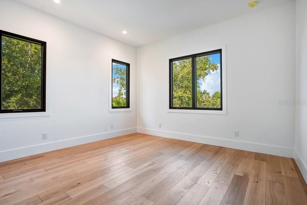 O6422852 Property Photo